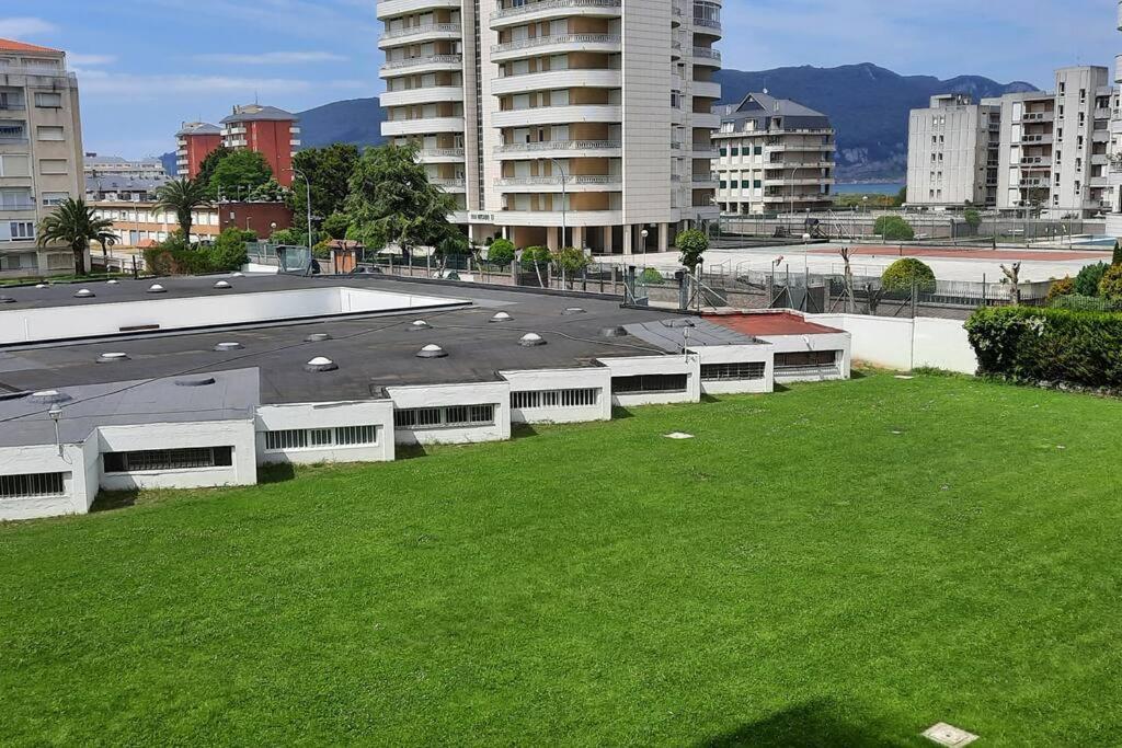 Reformado, A 2Min De Playa, En La Mejor Zona. Apartman Laredo Kültér fotó